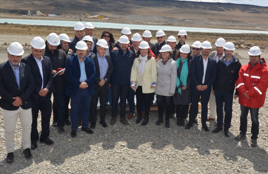 Cristina visitó la represa Néstor Kirchner junto con Alicia y funcionarios provinciales