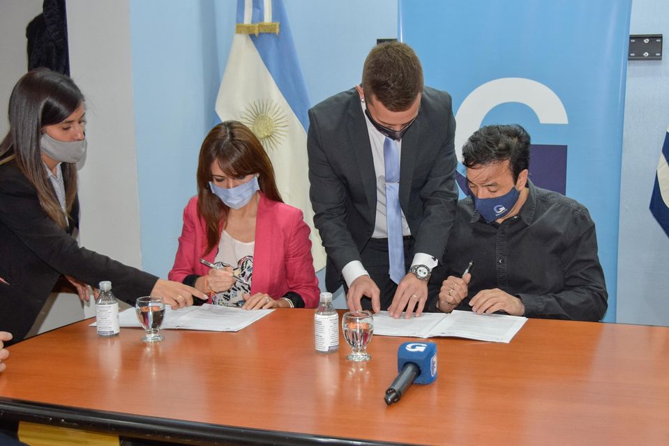 El Minpro y el municipio de Río Gallegos firmaron un convenio para ordenar la oferta turística