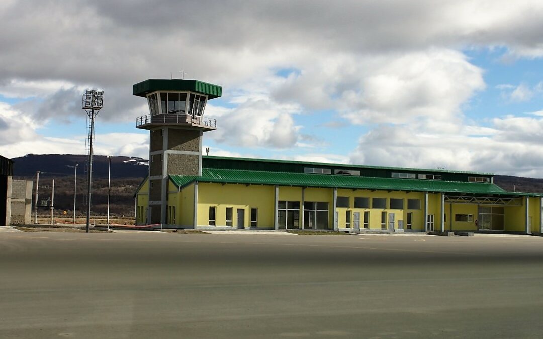 El Gobierno de Santa Cruz entregó equipamiento al aeropuerto “El Turbio”