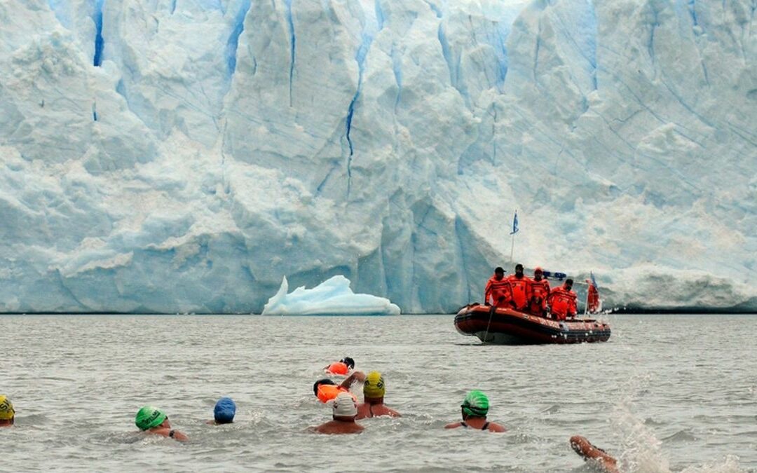 Primer Mundial de Natación de Aguas Frías frente al Glaciar Perito Moreno