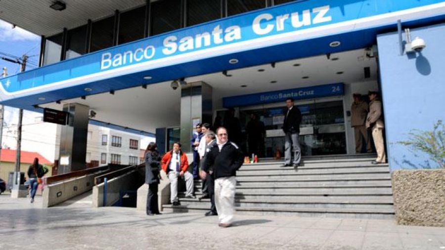 El Gobierno actuó de oficio ante los descuentos anticipados de las tarjetas de crédito del Banco Santa Cruz