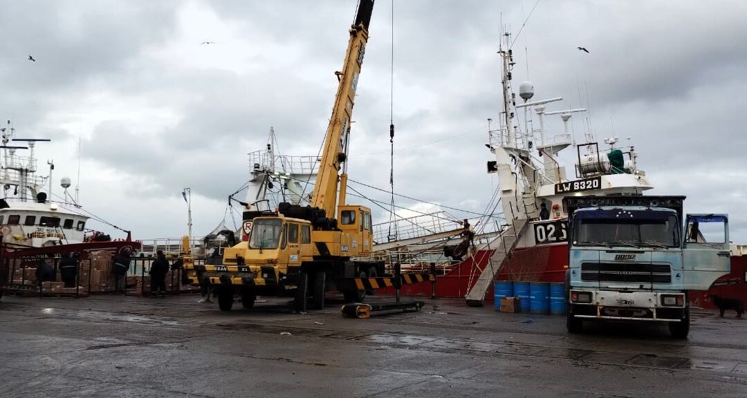 Producción trabaja con el sector público y privado para mejorar la seguridad en el puerto de Deseado y optimizarlo