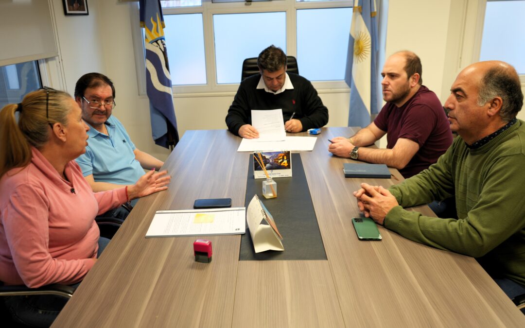 Producción firmó convenios con Perito Moreno para potenciar las áreas locales de Comercio, Transporte y Turismo