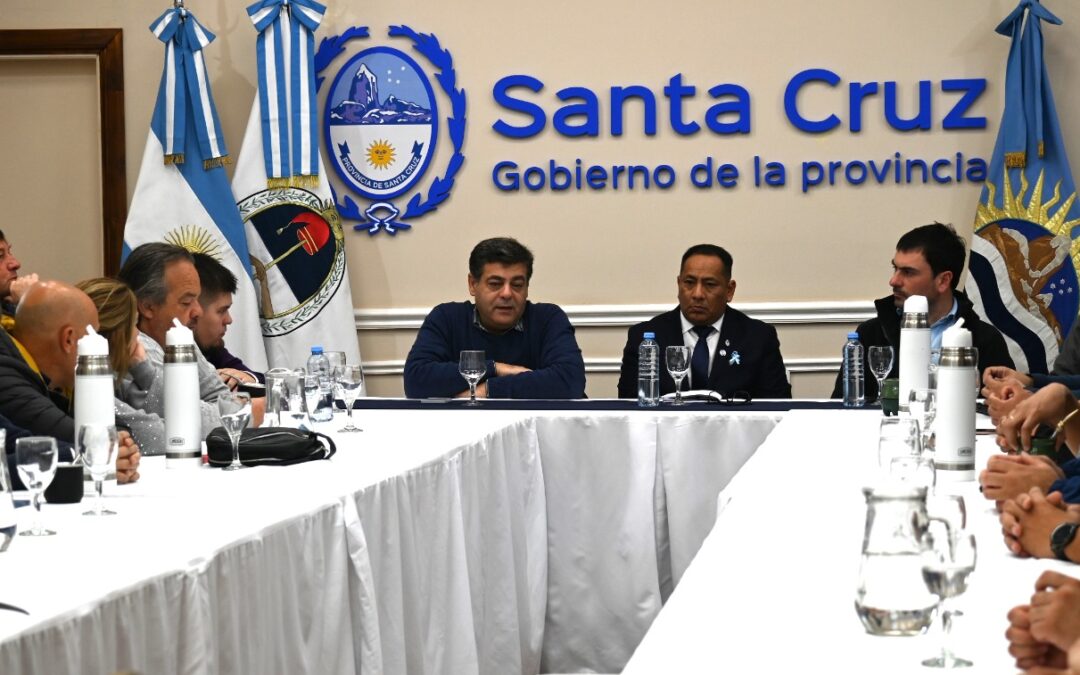 Santa Cruz Discute la Política Pesquera en Mesas de Trabajo