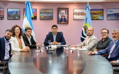 El Gobierno de Santa Cruz firmó un acuerdo con Flybondi para fortalecer la conectividad aérea