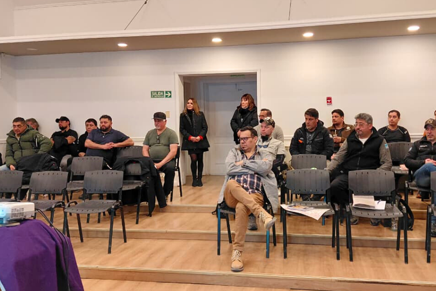 Capacitación sobre destinos mágicos de Santa Cruz destinada a guardapescas