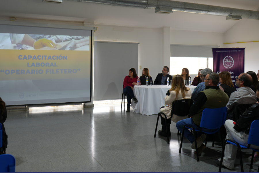 Formación para el trabajo: comenzó en Puerto San Julián el ciclo de capacitación en fileteado de pescado