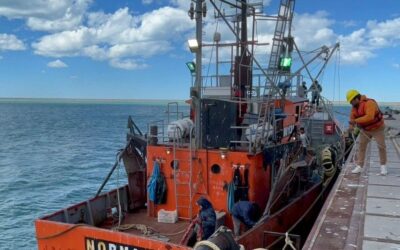 Después de 10 años vuelve a operar un barco merlucero en Puerto San Julián