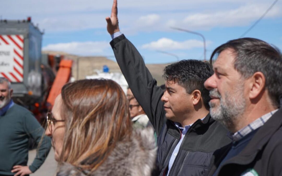 En Ramón Santos: Vidal acompañó la llegada de maquinaria esencial para la nueva etapa en la producción provincial