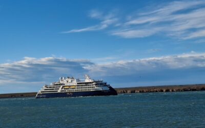 Puerto Deseado recibió al buque crucero National Geographic Endurance