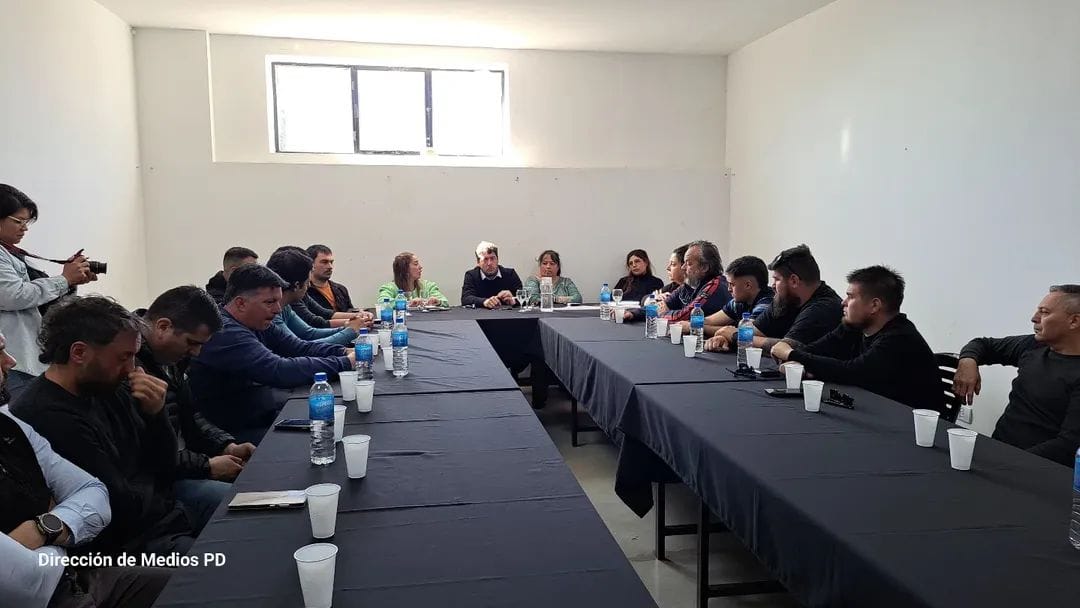 Uribe: “Después de 20 años de abandono, estamos reconstruyendo los puertos de Santa Cruz”
