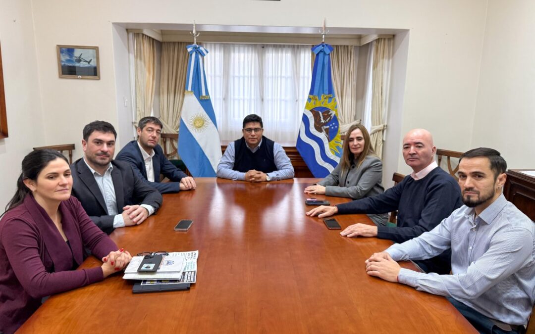 Puerto Deseado: Vidal firmó una inversión de más de $1.037.000.000 para “una obra que marca el rumbo de Santa Cruz”