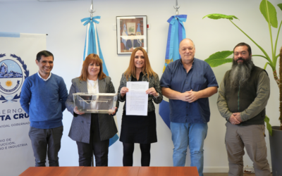 Producción entregó equipamiento científico para la Escuela de Biología Marina de Caleta Olivia